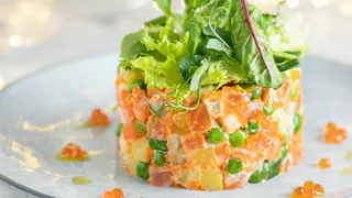 Салат "Наслаждение" идеален на Новый Год: В разы круче приевшихся "Оливье" и "Шубы"