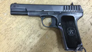 На улице Каширина один водитель выстрелил из "травмата" в другого