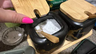 Начала мыть полы солёной водой — перемены в доме оценила вся семья: вот зачем нужно бросить соль в ведро