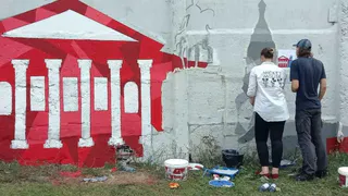 Город в красках: стену на Михайловском шоссе разрисуют граффити с достопримечательностями