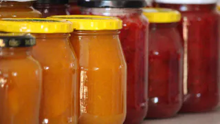 Приготовление вкусного джема без лишних хлопот: как создать восхитительный десерт без долгого стояния у плиты