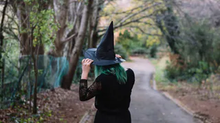 В Челябинске дочь-"колдунья" не разрешает лечить от пневмонии мать-пенсионерку