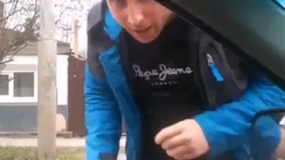 Разбил стекло кулаком: рязанец устроил неадекватные разборки на дороге