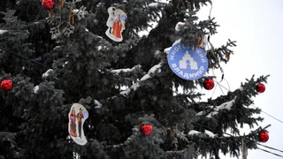 В центре Владимира появилась межнациональная ёлка