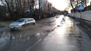 На Горбатом мосту рязанцы рискуют попасть под ледяной душ