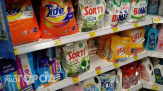 Стирают лучше премиальных за считанные копейки: Роскачество назвало 5 лучших стиральных порошков