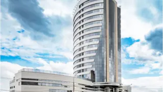 В Магнитогорске продают 17-этажный бизнес-центр "Eврaзия" по космической цене