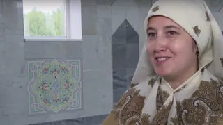 Художница из Казани украсила стены Нижнекамской городской мечети новым орнаментом