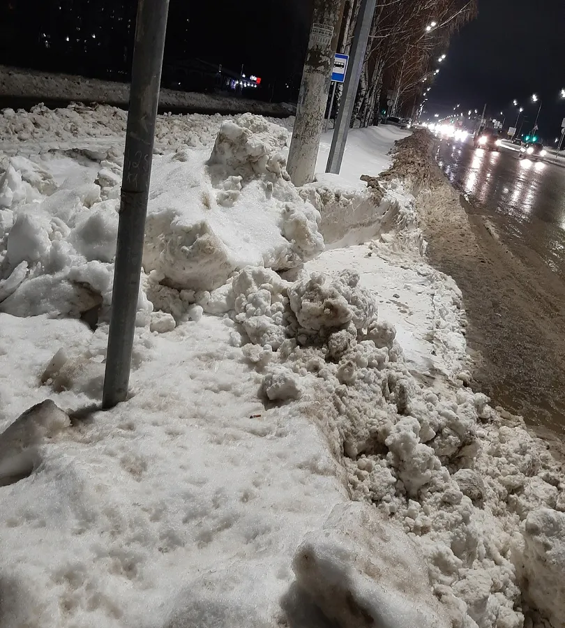 «Пассажиров вахтовые автобусы вынуждены высаживать на проезжей части»