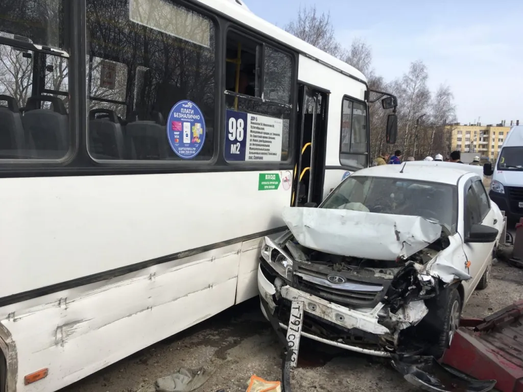 Перевесили номера: автобус, попавший в ДТП на мосту через Трубеж, не был оформлен в ГИБДД