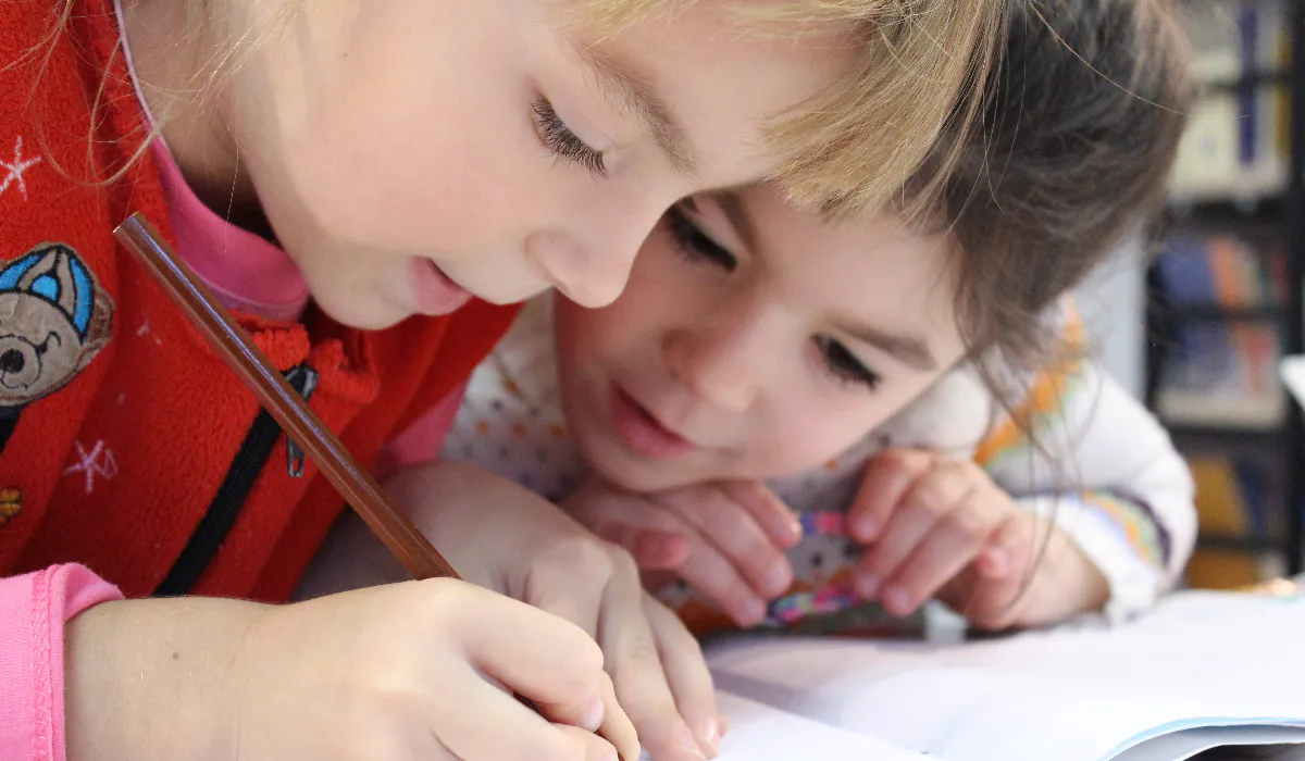 Сила письма от руки: как простая привычка улучшает память и снижает тревожность