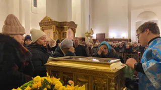 В Магнитогорске тысячи верующих приложились к мощам Николая Чудотворца