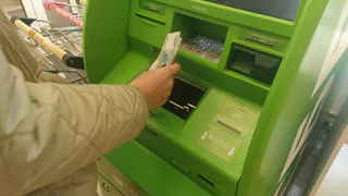Полный запрет на снятие наличных: всех, кто пользуется картой, ждет сюрприз с 14 января