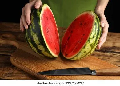 То ли овощ, то ли фрукт: как выбрать спелый арбуз?