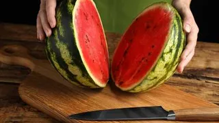 То ли овощ, то ли фрукт: как выбрать спелый арбуз?