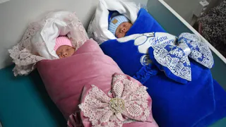 В Чувашии выписали первую в 2025 году «королевскую двойню» - близняшек Александру и Дмитрия