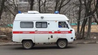 Арматура воткнулась в "скорую": оказывается, железку выбросили во время ремонта