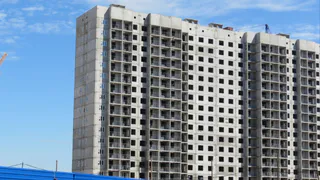 Неужели очередная высотка: участок с артезианскими скважинами в Кальном обнесен металлическим забором