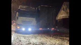 В Карцеве столкнувшиеся фуры заблокировали движение