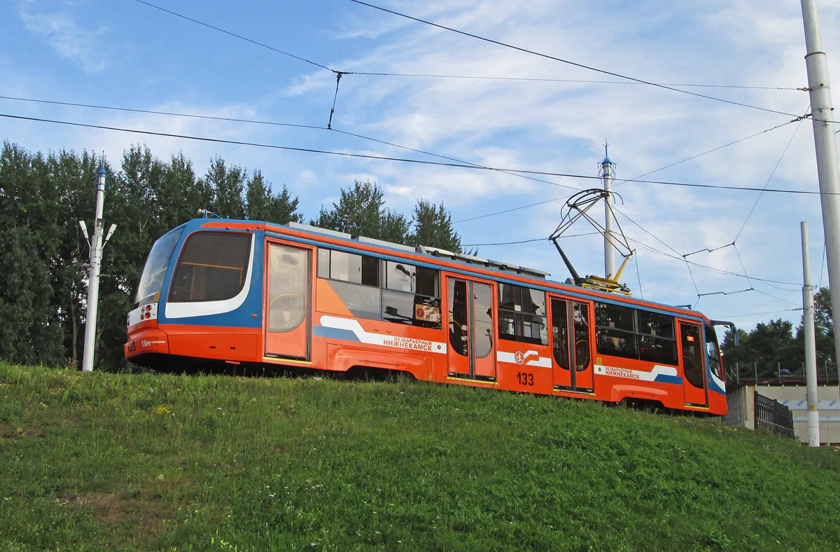 Зарядки для телефонов и комфортабельные сиденья: в Нижнекамске появятся 5 новых трамваев