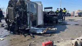 В Пензе на Гагаринском путепроводе столкнулись газель и легковушка