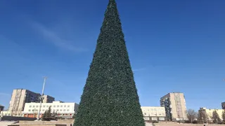 Магнитогорск готовится к Новому году: город украшают яркими огнями и сказочными композициями