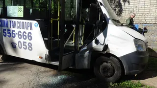 В Рязани водитель маршрутки нарушил ПДД и попал в аварию