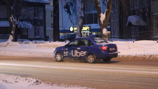 Водитель такси в Магнитогорске присвоил и продал забытый клиентом телефон