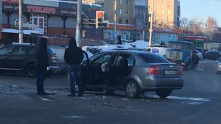 Около ТЦ «Европа» ВАЗ-2115 врезался в Chevrolet