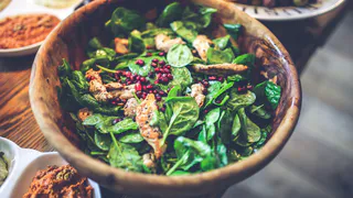 Уже одобрен Огненной Лошадью: на Новый год-2026 все мечтают о салате «Каурка» — элементарно и изысканно