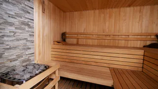 Осторожно: баня! Эксперты рассказали, кому и когда нельзя посещать парилку и почему
