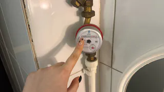 Собственники не верят своим ушам: строгое правило с апреля вводят для каждого, у кого в квартире счетчикам больше 3 лет