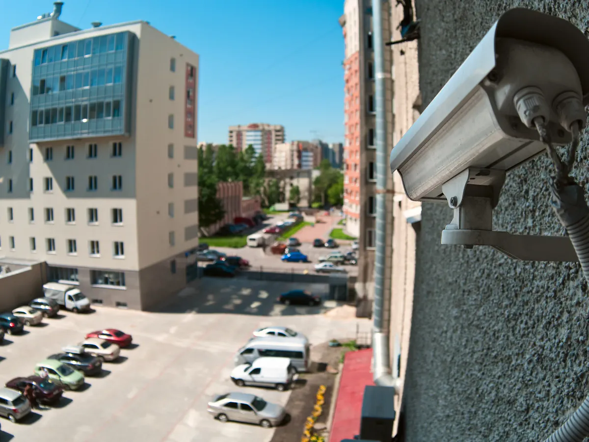 Юрист объяснил, куда можно повесить камеру видеонаблюдения, чтобы не было проблем