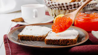 Сливочная, горькая и сладкая: чем отличается красная икра разных рыб и как сделать правильный выбор