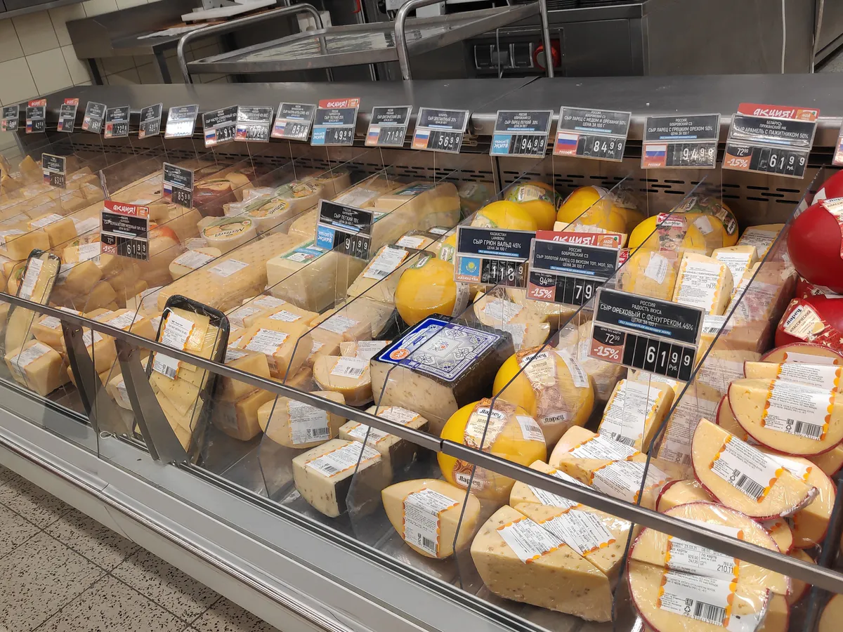 Не покупайте этот сыр даже по большой скидке - он в черном списке: что узнали в Роскачестве