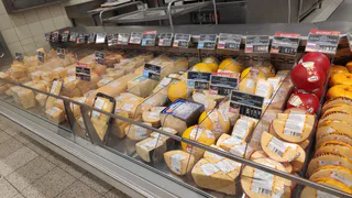 Не берите такой сыр даже по акции: Роскачество назвало худшие марки — состав оказался с сюрпризом