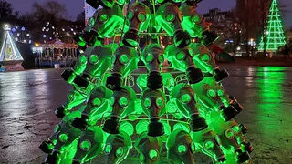 Креативную елку расхватали для защиты от выбросов