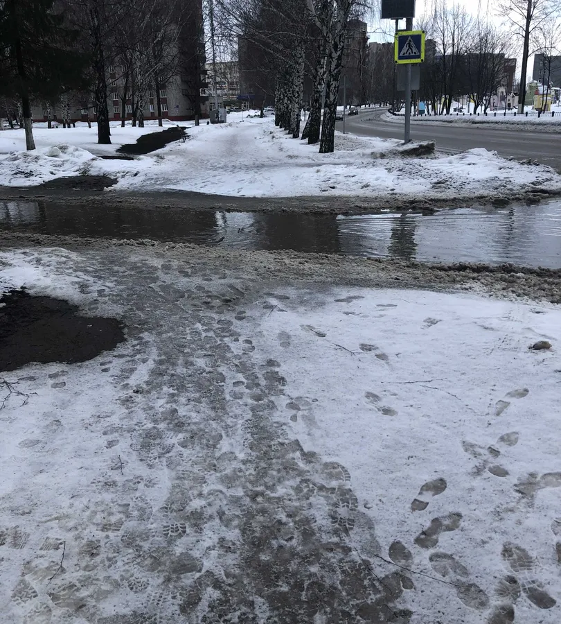 Ямы и лужи: в соцсетях Нижнекамска появляется все больше жалоб на состояние дорог