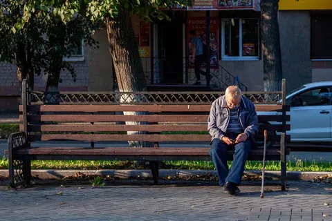 С 1 августа повысят социальные выплаты: кому и сколько добавят