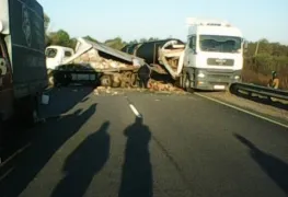 Массовое ДТП на трассе М-5: столкнулись сразу три грузовика