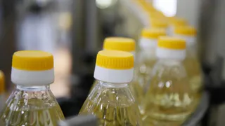 Химическая отрава в красивой бутылке: Роскачество назвало худшие марки растительного масла