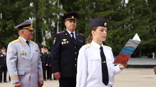 В Сыктывкаре пополнились ряды правоохранителей: новое поколение полицейских принесло присягу