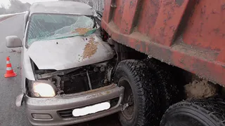 На трассе М-5 "Урал" Тойота столкнулась со снегоуборочной машиной