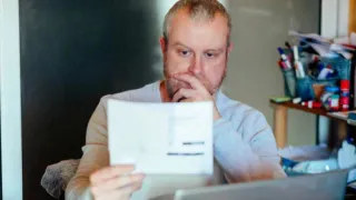 Новая схема мошенников: аферисты вымогают деньги под видом коммунальщиков