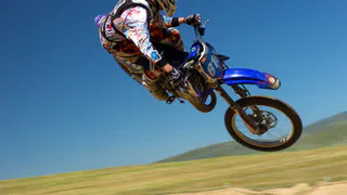 Побрызгал этим на цепь мотоцикла — грязь сошла за минуты: байк едет тише и мягче