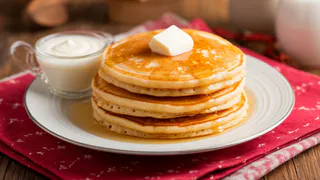 Вместо сырников и оладьев: Шеф Ивлев рассказал секрет особенных творожников со сгущенкой