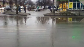 Брянцы пожаловались на грязные тротуары и затопленные дороги