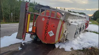 По дороге на Муром из перевернувшегося бензовоза растеклось топливо