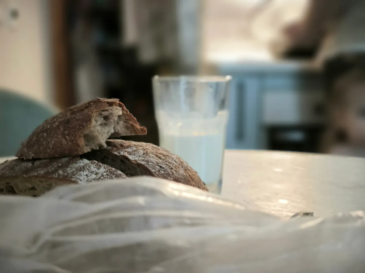 Некачественную молочную продукцию поставляли в детский сад и школу Челябинской области