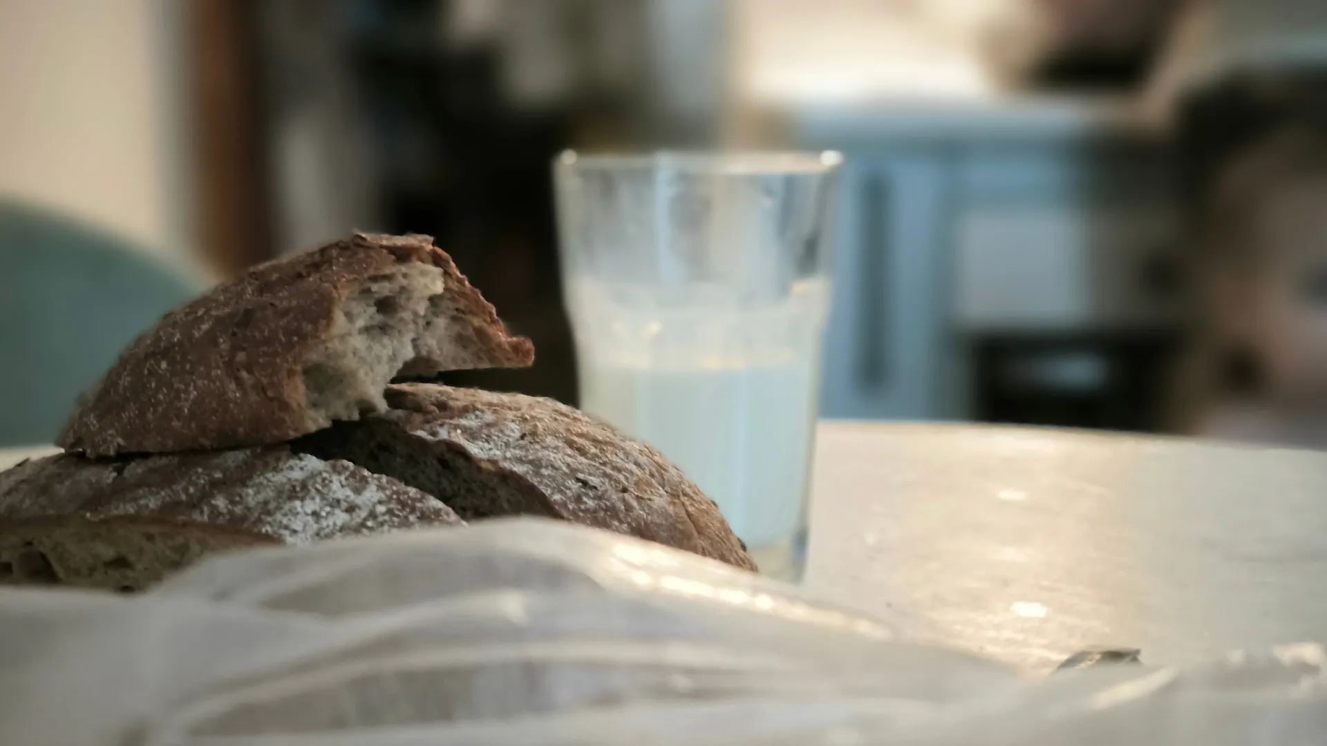 Некачественную молочную продукцию поставляли в детский сад и школу Челябинской области